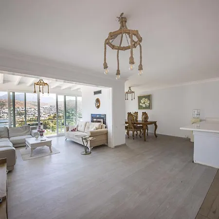 Seaside House With Mesmerizing View In Apartmán Golturkbuku
