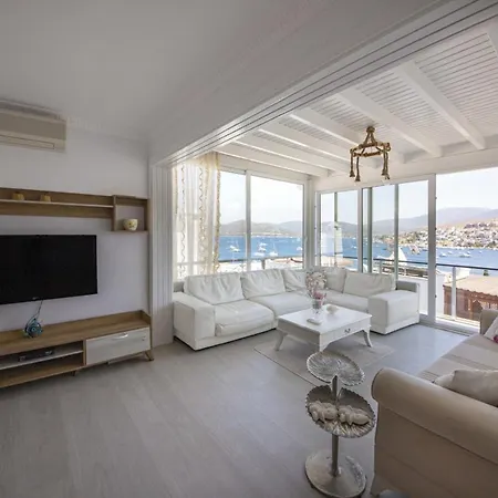 Seaside House With Mesmerizing View In Lejlighed Göltürkbükü