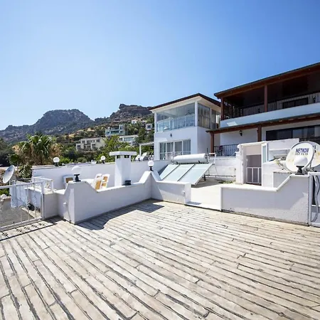 Seaside House With Mesmerizing View In Golturkbuku